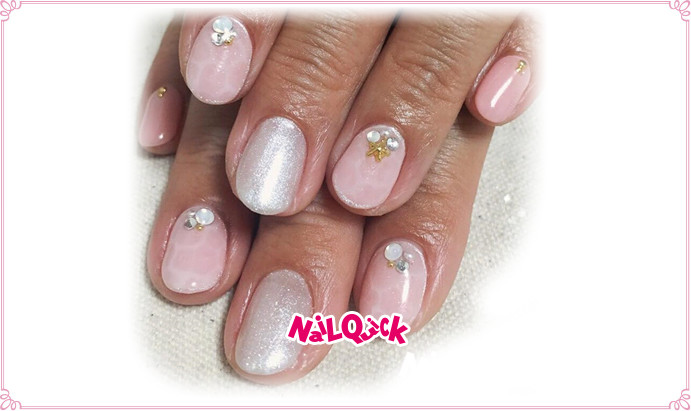 オフィスにもおすすめのピンクとシルバーのワンカラーネイル ネイルサロンならネイルクイック Nail Quick オフィスにもおすすめのピンクとシルバーのワンカラーネイル ネイルサロンならネイルクイック Nail Quick